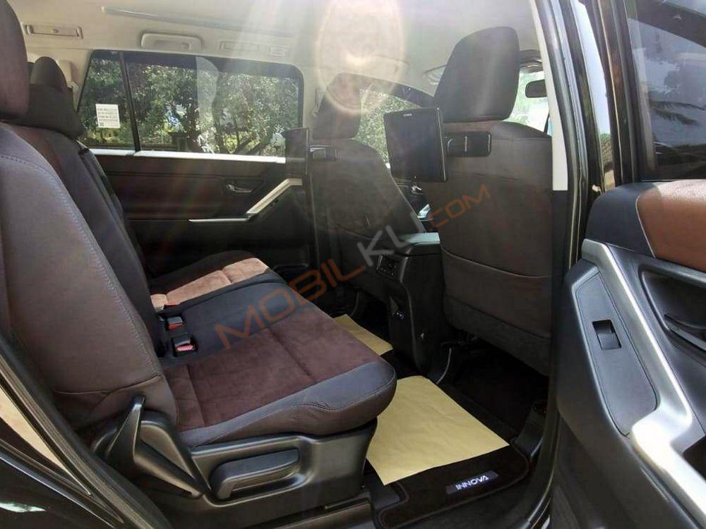 Mobil Toyota Kijang Innova Zenix 2023