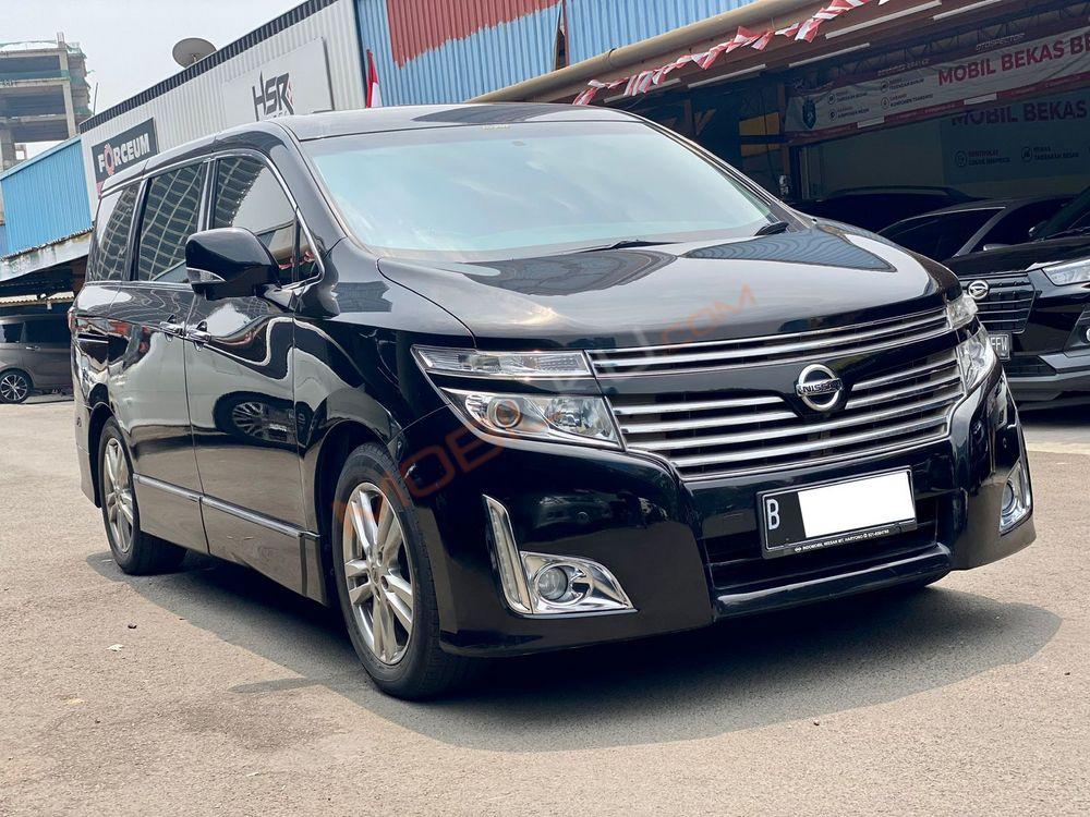 Mobil Nissan Elgrand 2013