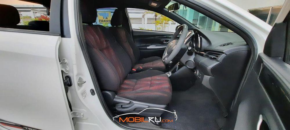 Mobil Toyota Yaris 2015