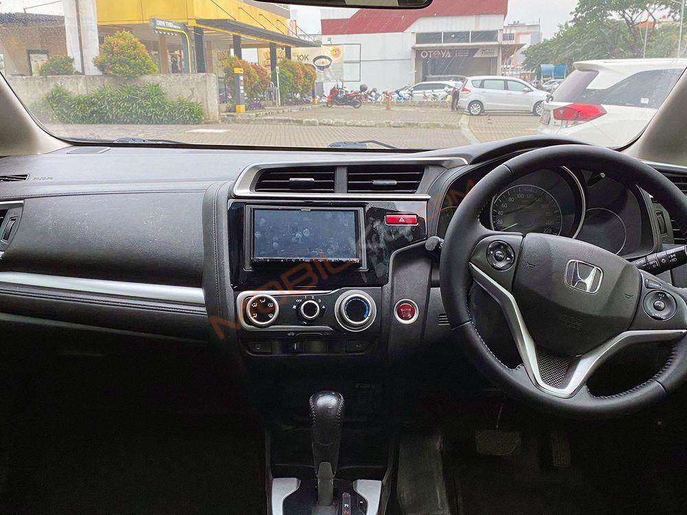 Mobil Honda Jazz 2016