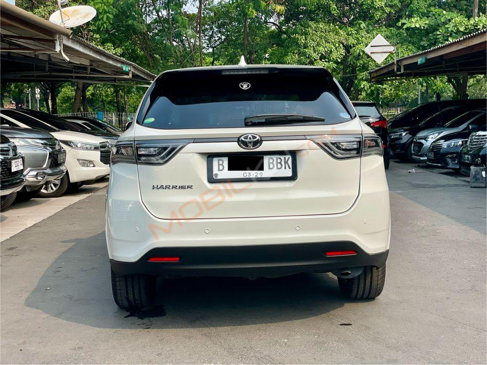 Mobil Toyota Harrier 2014