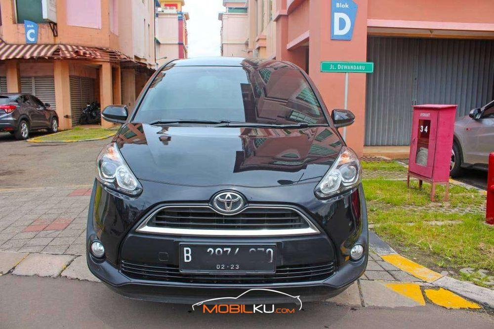Mobil Toyota Sienta 2017