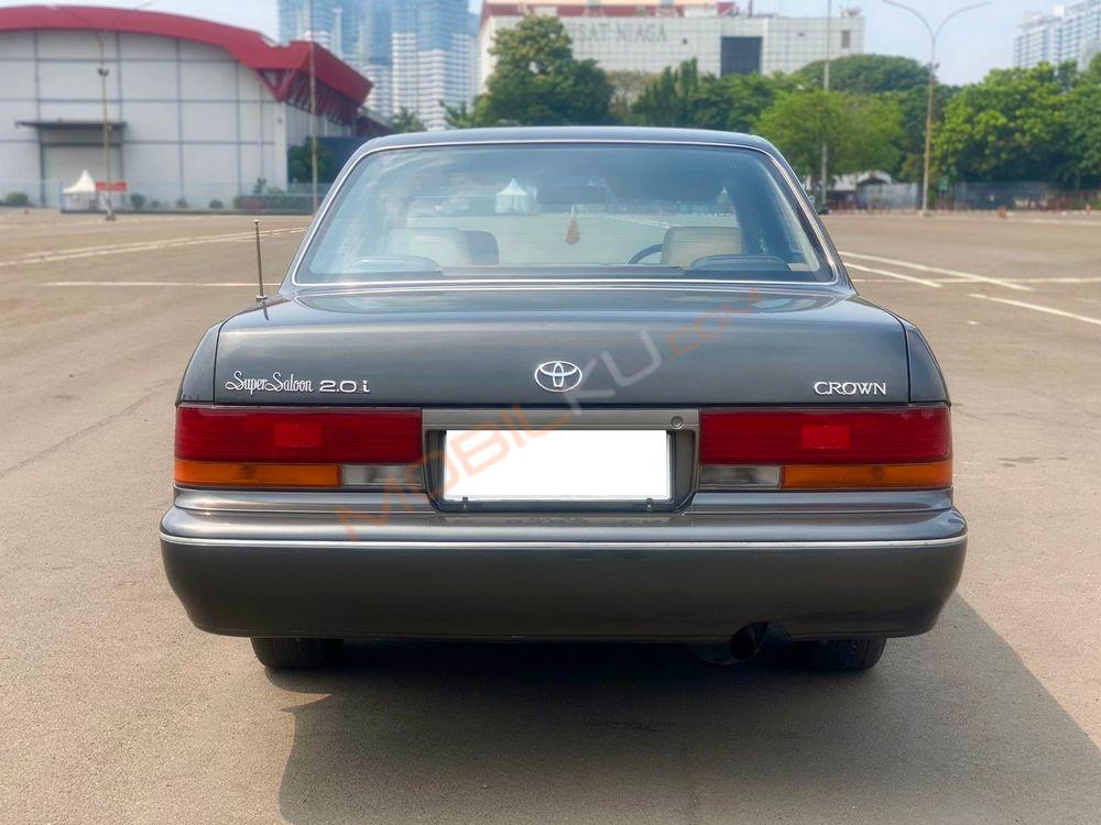 Mobil Toyota Crown 1995