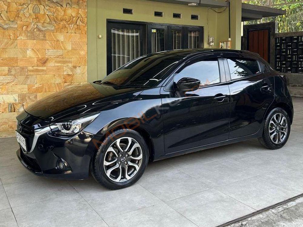 Mobil Mazda 2 Hatchback 2015
