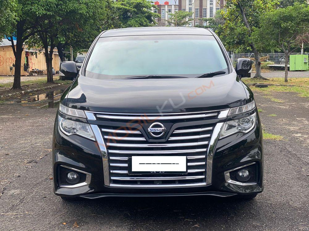 Mobil Nissan Elgrand 2014