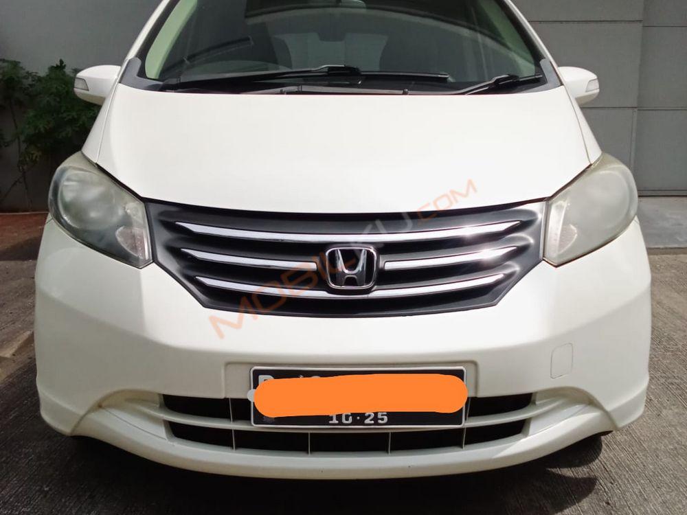 Mobil Honda Freed 2010