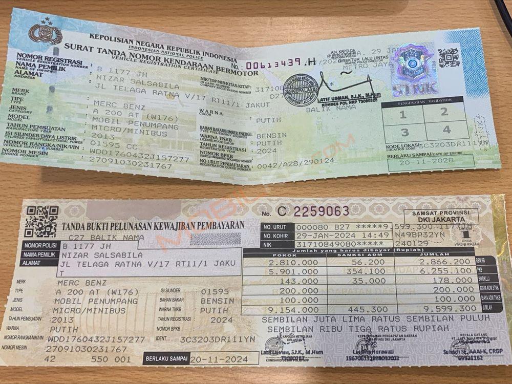 Mobil Mercedes-Benz A-Class 2013