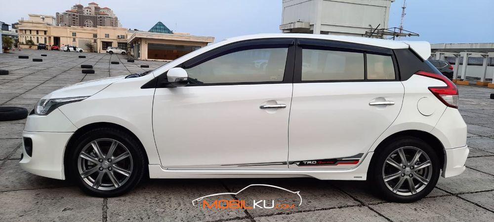 Mobil Toyota Yaris 2015