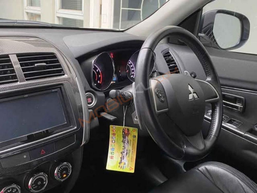 Mobil Mitsubishi Outlander Sport 2016