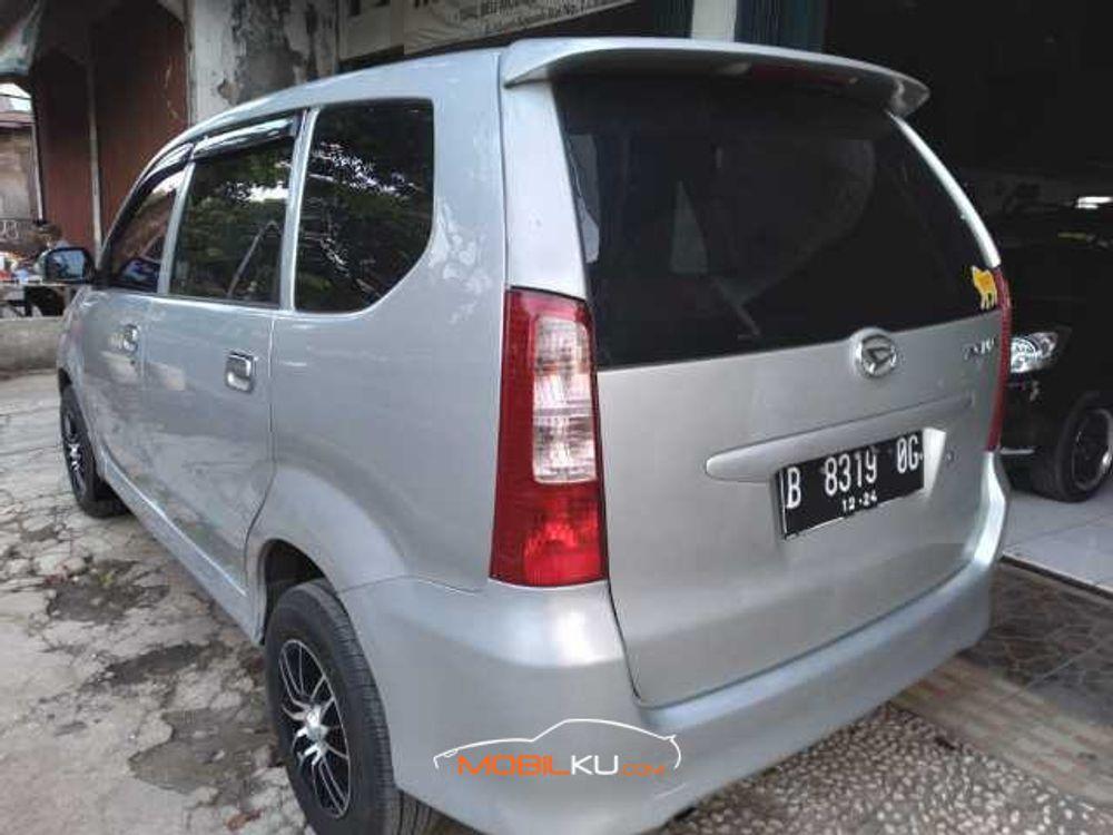 Mobil Daihatsu Xenia 2012