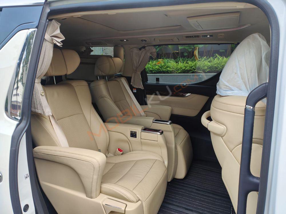 Mobil Toyota Alphard 2022