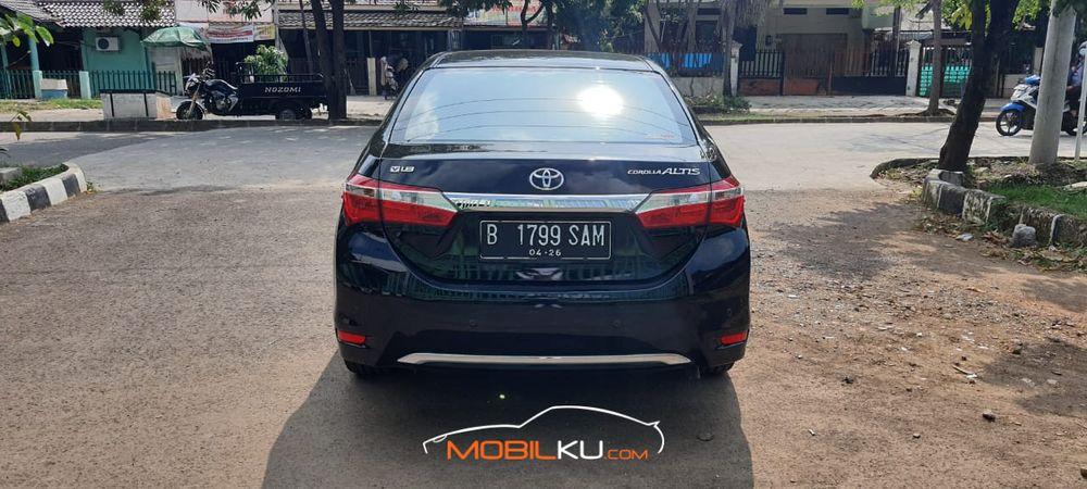 Mobil Toyota Corolla 2016
