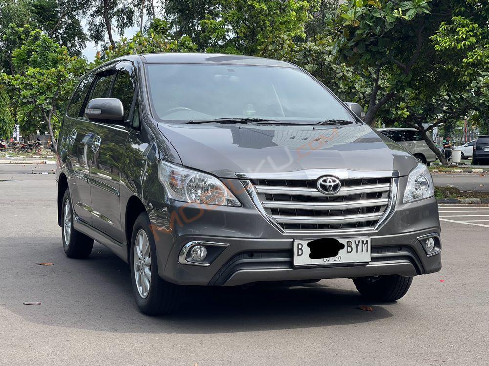 Mobil Toyota Kijang Innova 2014