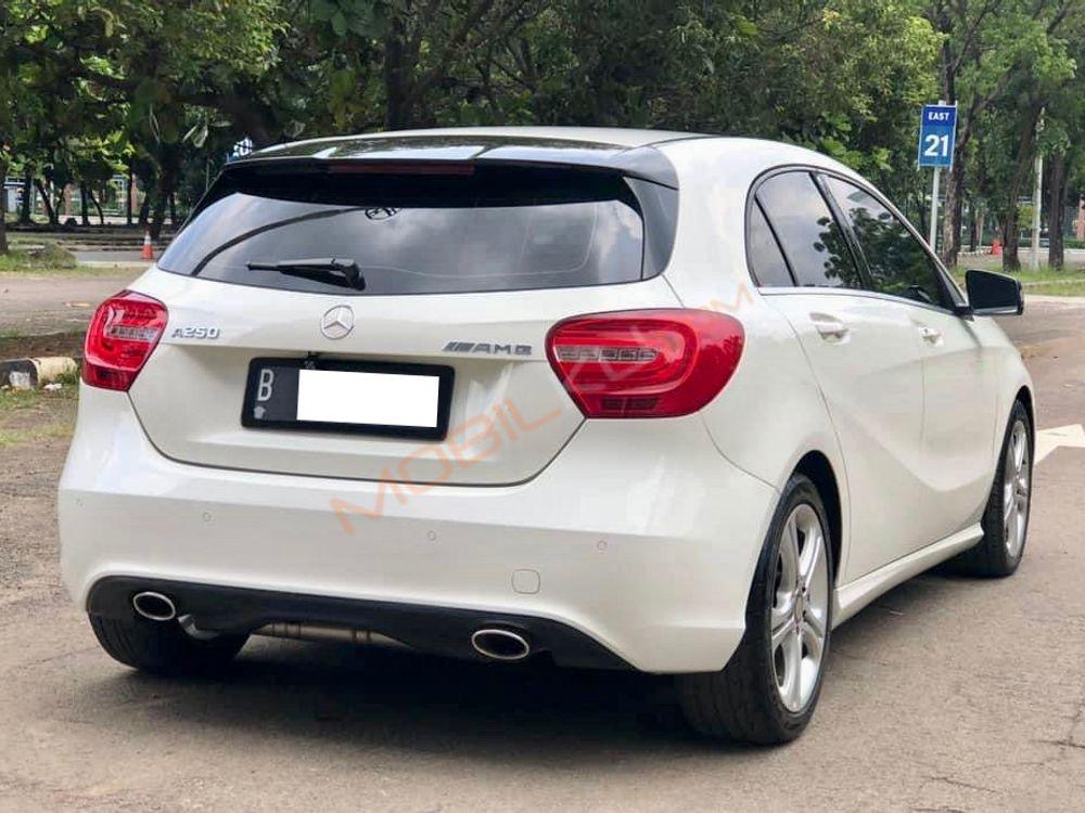 Mobil Mercedes-Benz A-Class 2013
