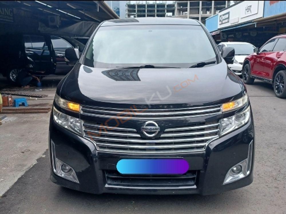 Mobil Nissan Elgrand 2011