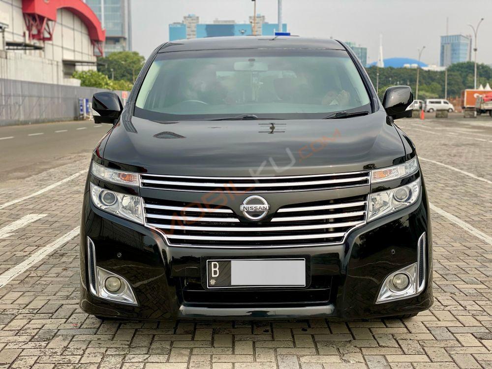 Mobil Nissan Elgrand 2013