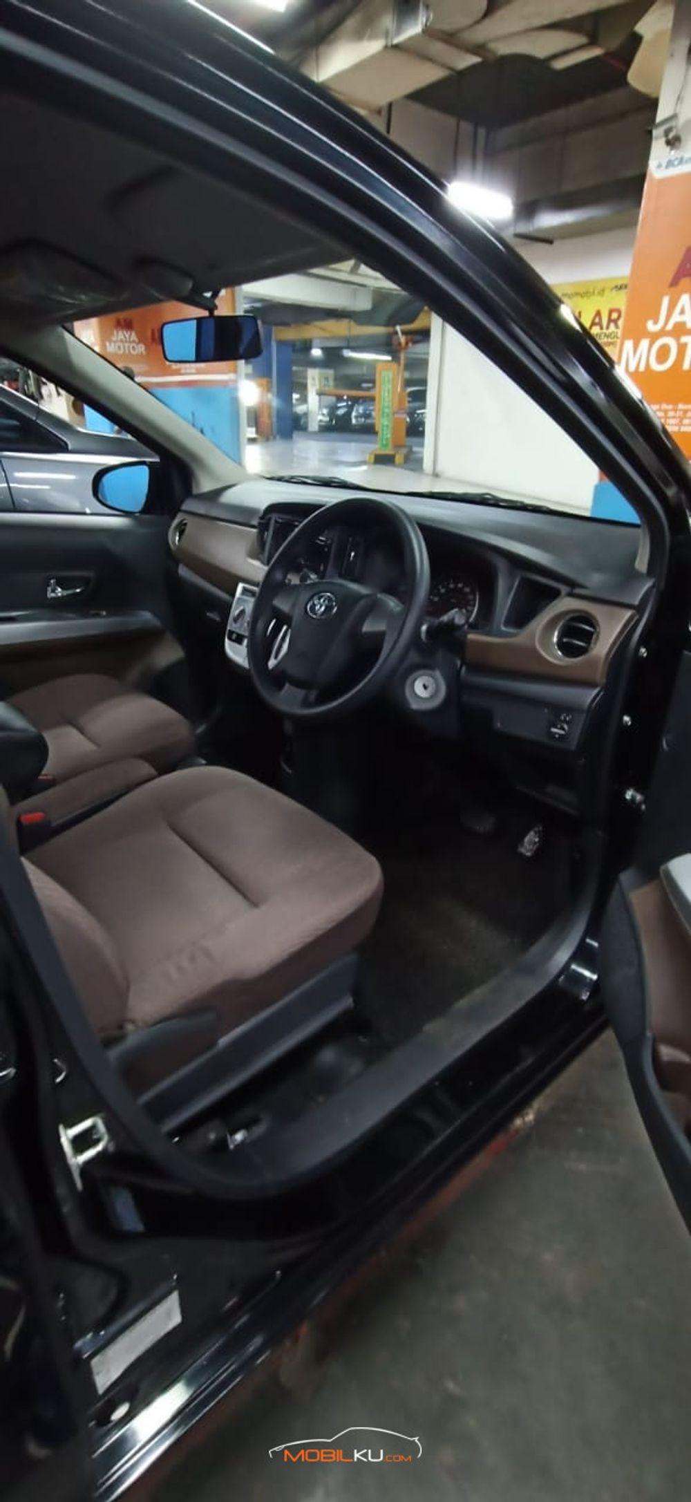 Mobil Toyota Calya 2018