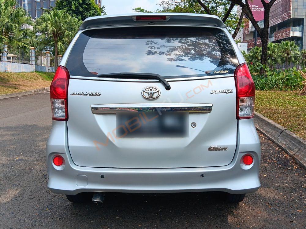Mobil Toyota Avanza 2012