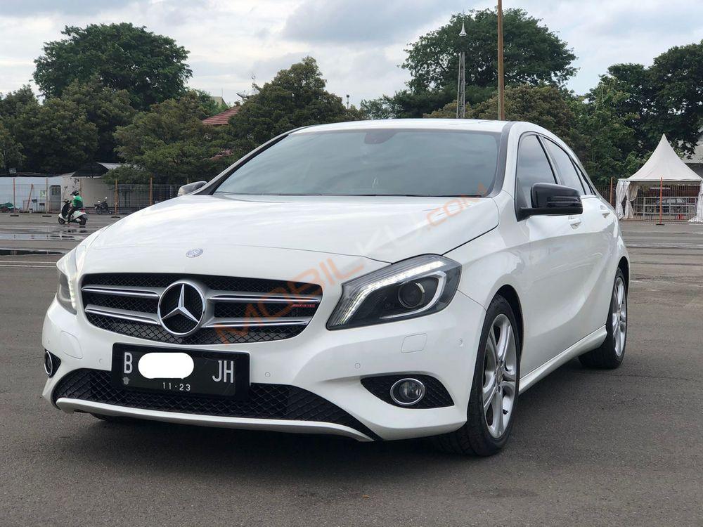Mobil Mercedes-Benz A-Class 2013