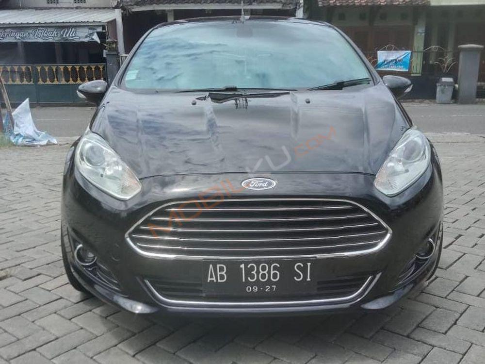 Mobil Ford Fiesta 2014