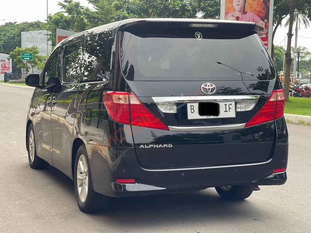 Mobil Toyota Alphard 2010