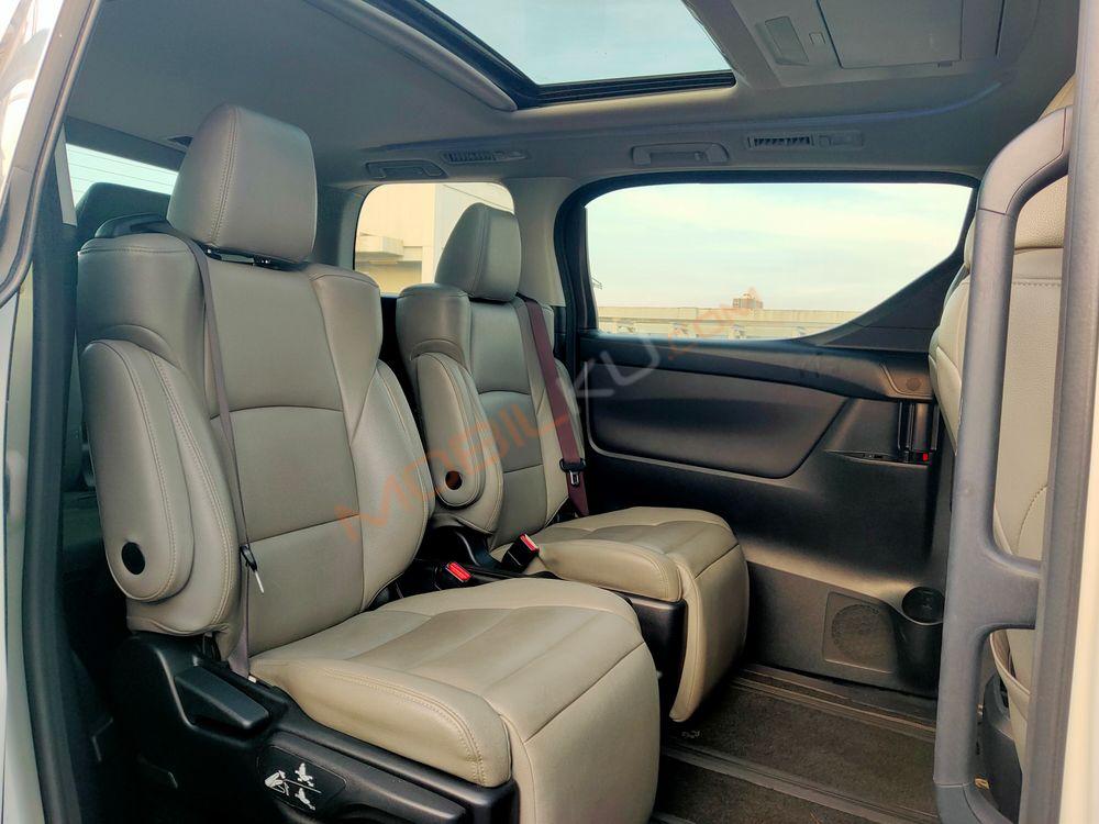 Mobil Toyota Alphard 2015