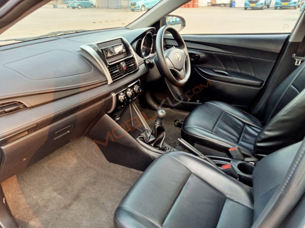 Mobil Toyota Limo 2014