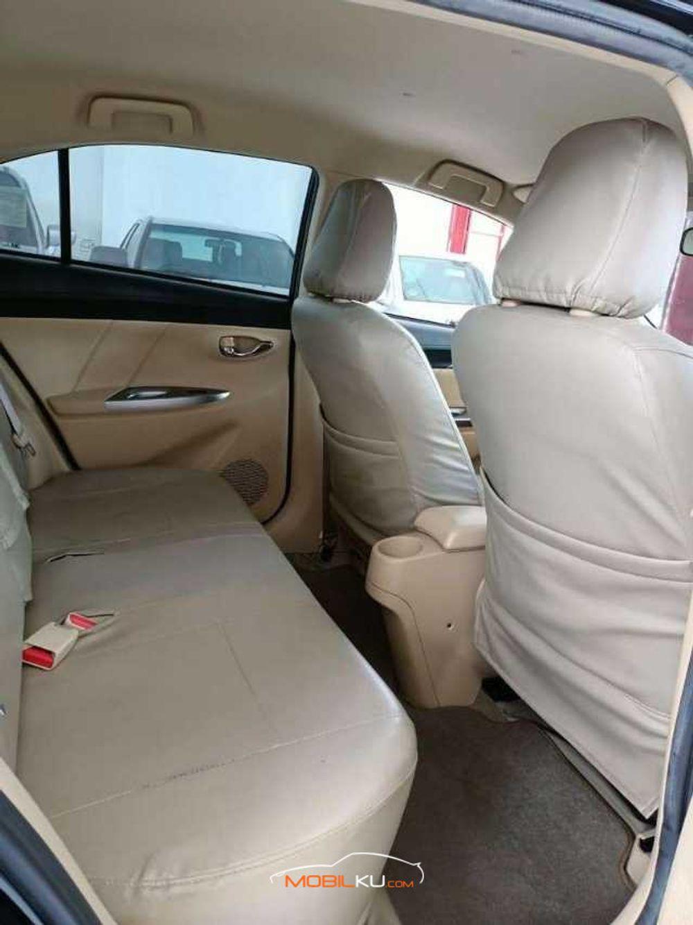 Mobil Toyota Vios 2014