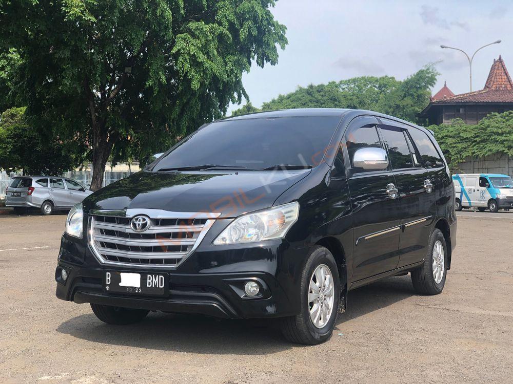 Mobil Toyota Kijang Innova 2013