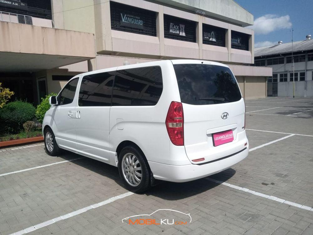 Mobil Hyundai H-1 2012