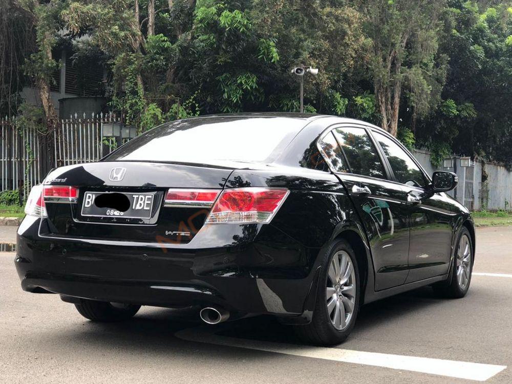 Mobil Honda Accord 2011
