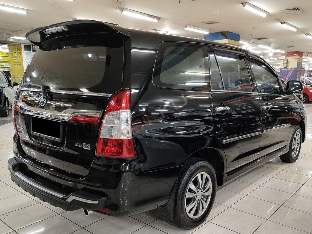Mobil Toyota Kijang Innova 2015