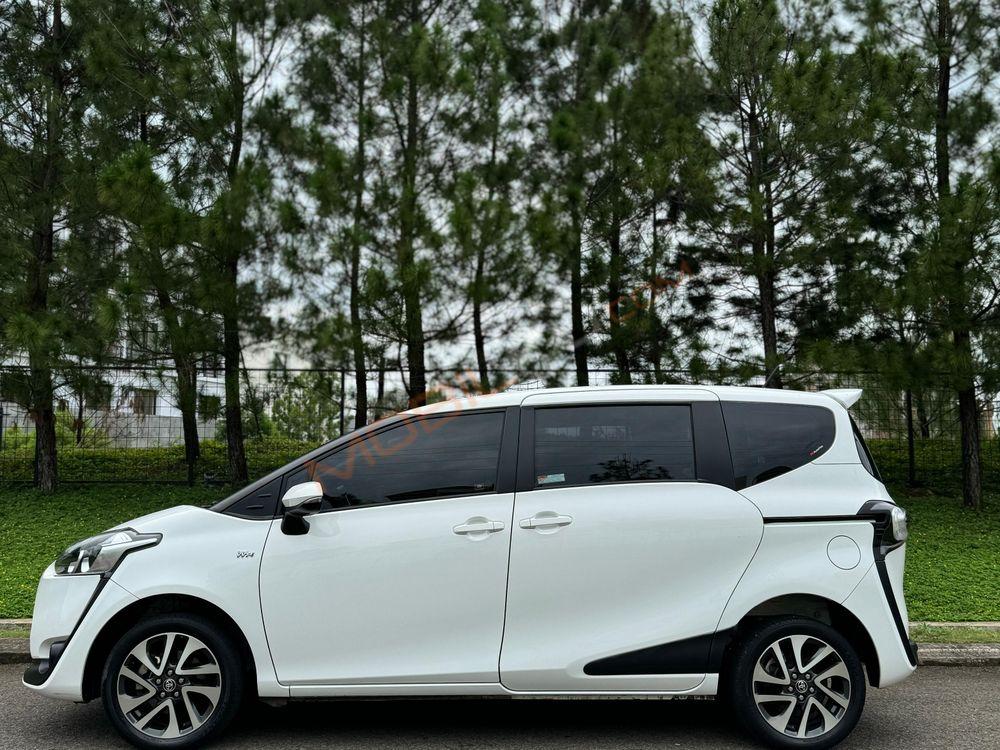 Mobil Toyota Sienta 2020
