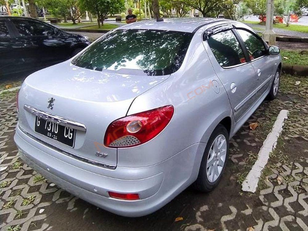Mobil Peugeot 207 2012