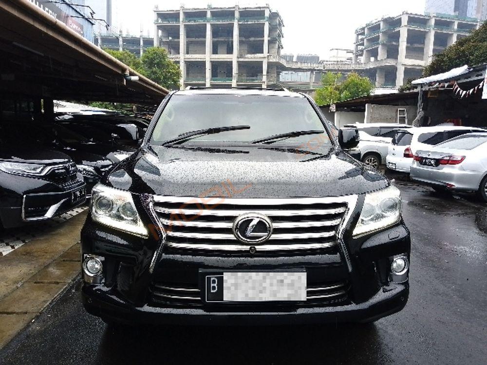 Mobil Lexus LX 2012