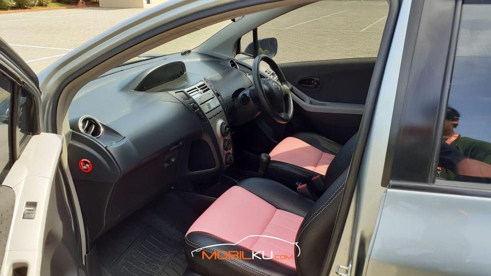 Mobil Toyota Yaris 2010