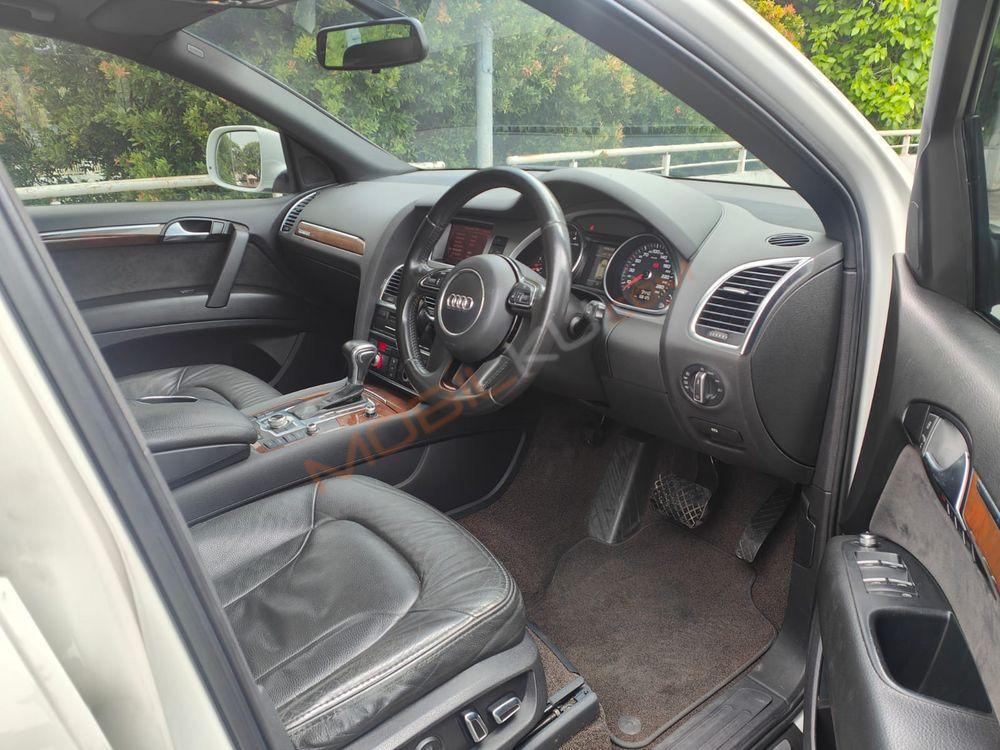 Mobil Audi Q7 2012