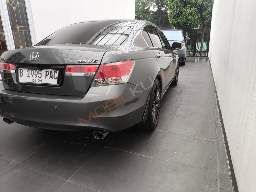 Mobil Honda Accord 2012