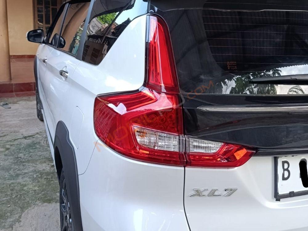Mobil Suzuki XL7 2024