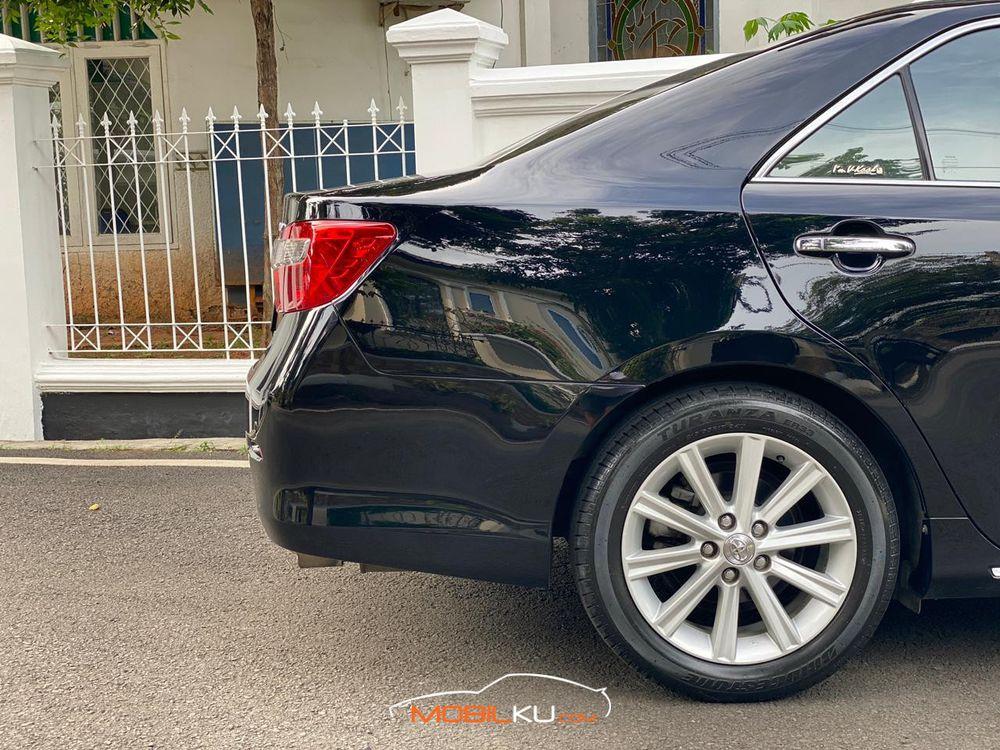 Mobil Toyota Camry 2012