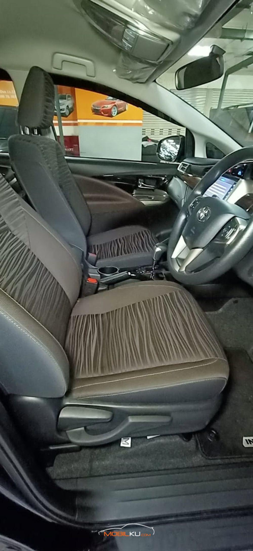 Mobil Toyota Kijang Innova 2021