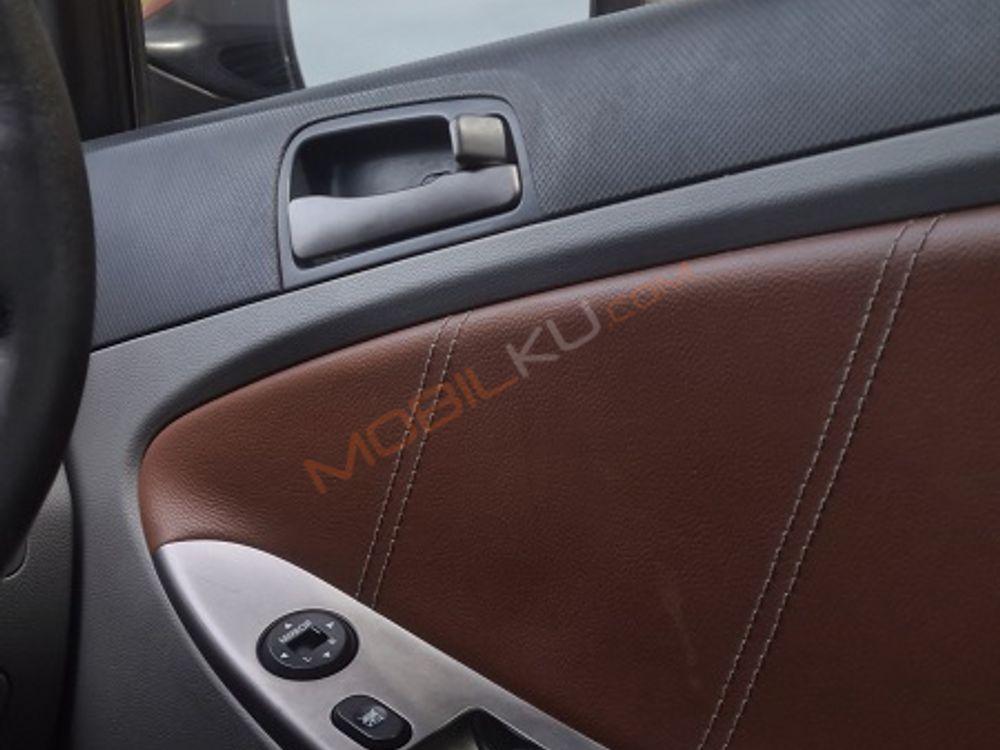 Mobil Hyundai Avega 2015