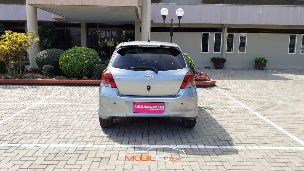 Mobil Toyota Yaris 2010