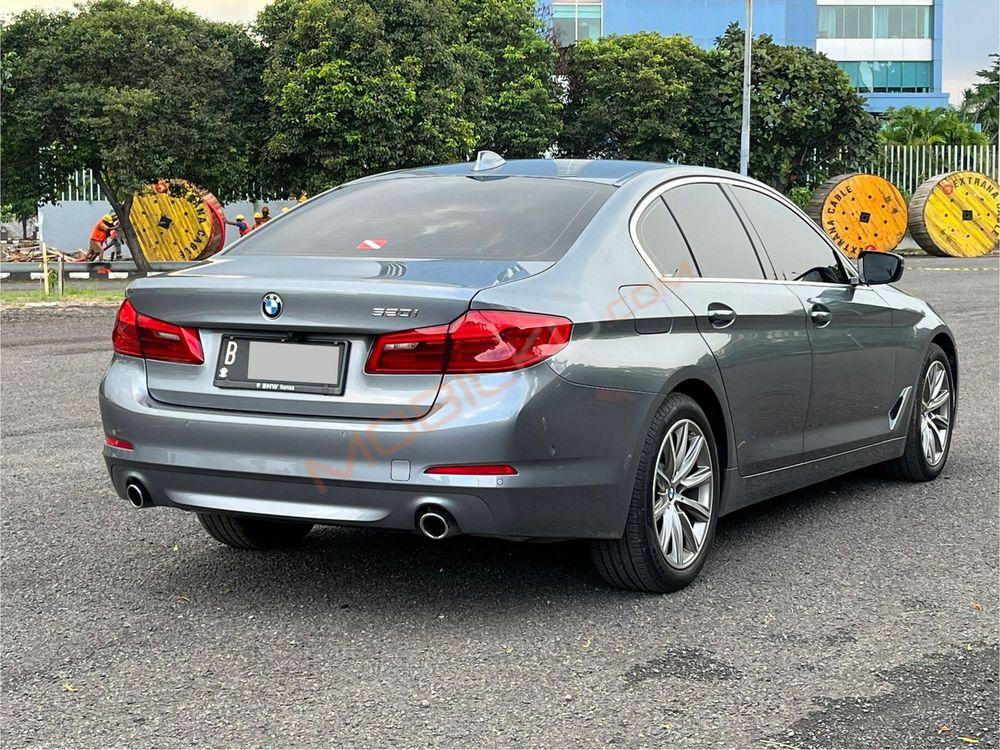 Mobil BMW 5 Series 2020