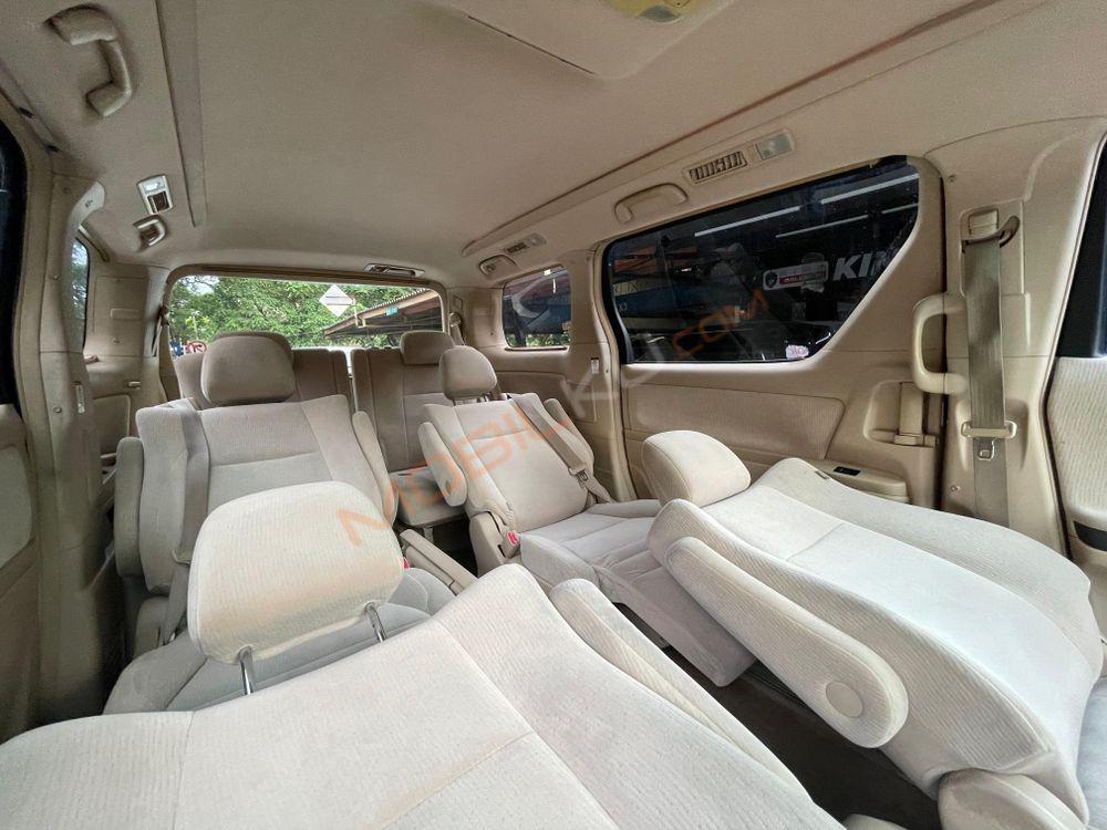 Mobil Toyota Alphard 2009