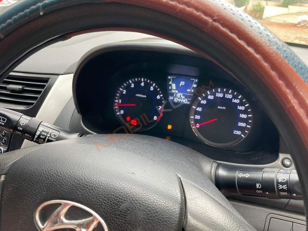 Mobil Hyundai Avega 2012