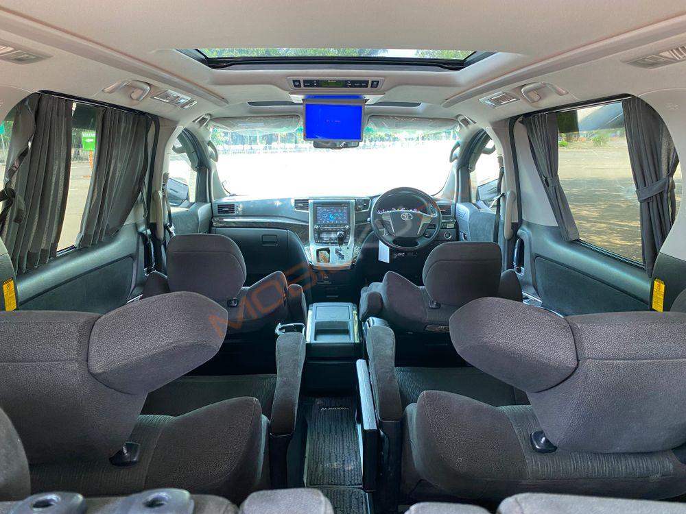 Mobil Toyota Alphard 2014