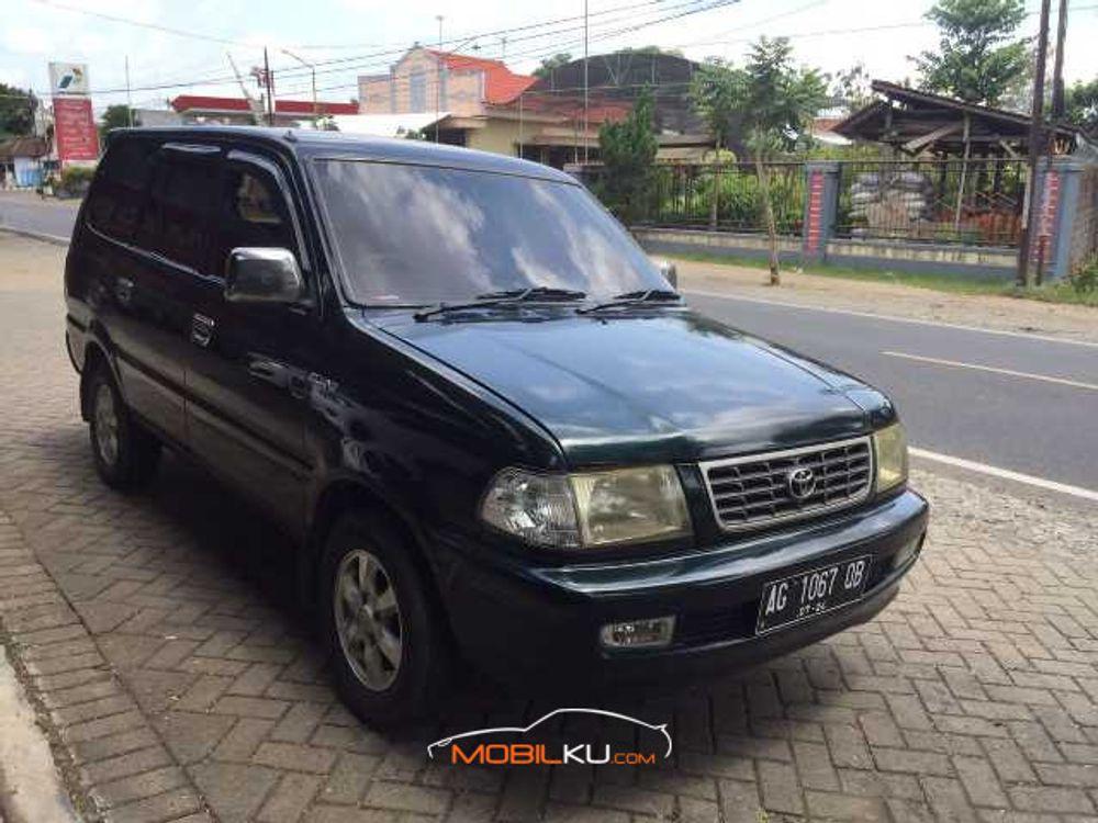 Mobil Toyota Kijang 2002
