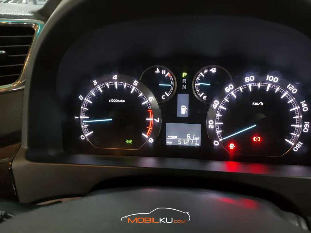 Mobil Toyota Alphard 2012