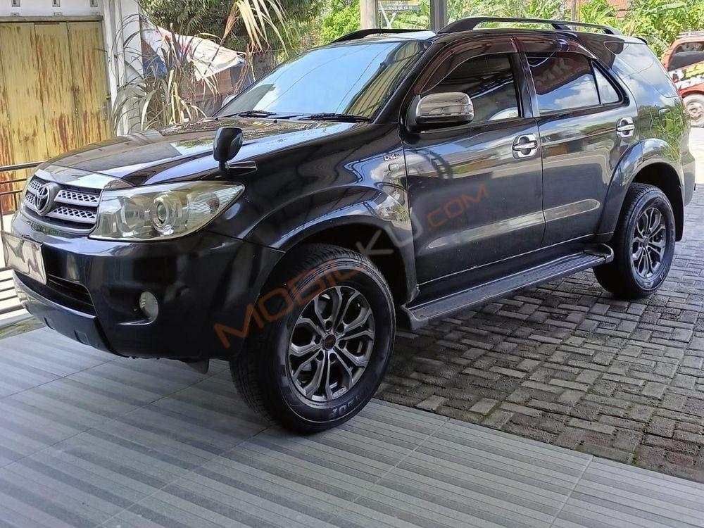 Mobil Toyota Fortuner 2009